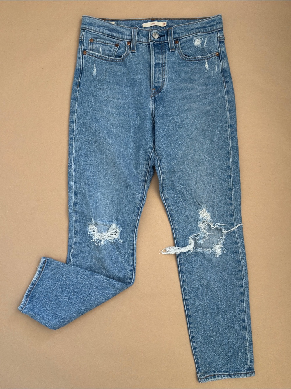 Women’s Levi’s Wedgie Jeans Size 28 Medium Wash Distressed Denim